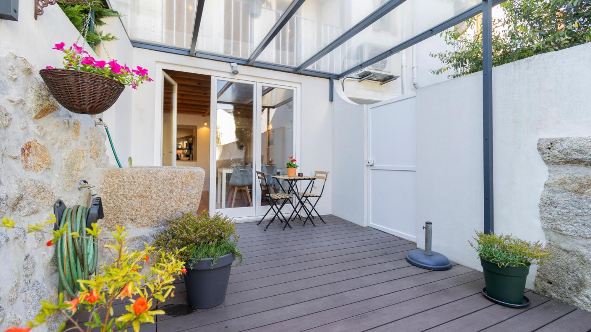 City Center Duplex W Patio By Lovelystay Porto Exterior photo